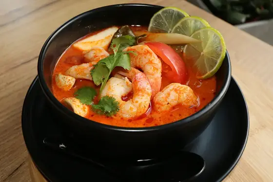 Zupa tom yum z krewetkami